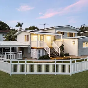 Coastal Paradise With Pool Holiday home